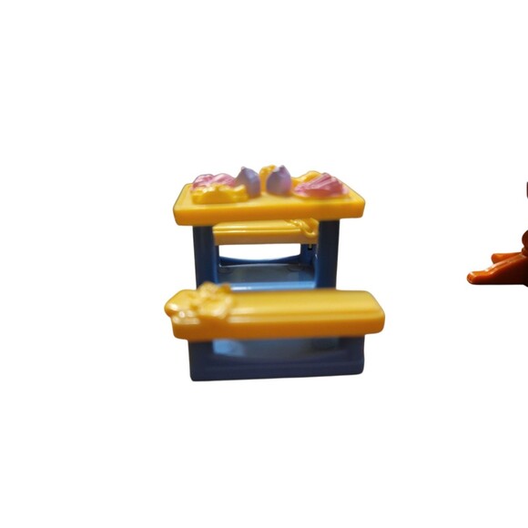 2002 Fisher Price Sweet Streets Picnic Table And Dining Table - Picture 4 of 7